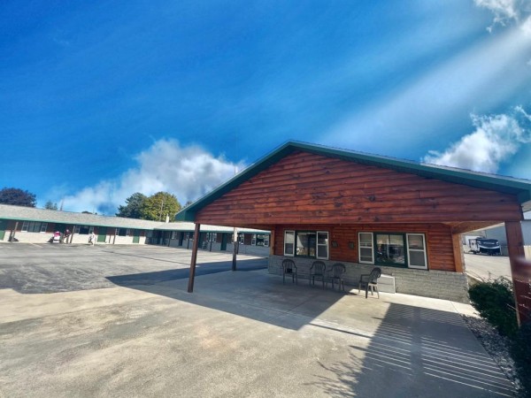 Lyons Motel